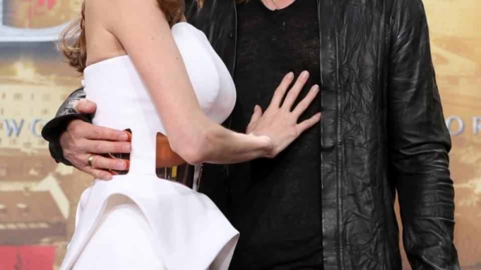 Brad a Angelina na svých dětech nešetří. Kolik stála kytara pro Maddoxe?